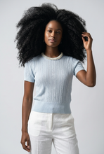 Lade das Bild in den Galerie-Viewer, TOP `Pearl Decolleté‘, baby blue
