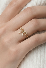 Lade das Bild in den Galerie-Viewer, RING Bow, gold
