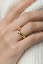 Lade das Bild in den Galerie-Viewer, RING Wave, gold
