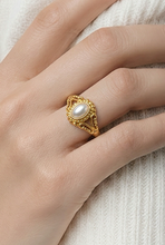 Lade das Bild in den Galerie-Viewer, RING `Vintage Pearl´, gold
