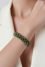 Lade das Bild in den Galerie-Viewer, ARMBAND `Million Pearls´ (elast.), oliv
