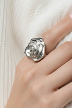 Lade das Bild in den Galerie-Viewer, RING Camelia (elast.), silber
