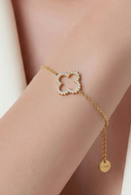 Lade das Bild in den Galerie-Viewer, ARMBAND `Lucky Flower´, gold
