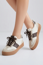 Lade das Bild in den Galerie-Viewer, SNEAKER `Cozy´, mokka

