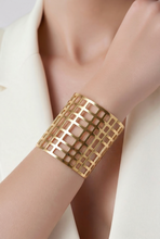 Lade das Bild in den Galerie-Viewer, ARMREIF Crossed, gold
