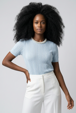 Lade das Bild in den Galerie-Viewer, TOP `Pearl Decolleté‘, baby blue
