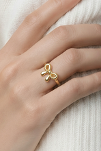 Lade das Bild in den Galerie-Viewer, RING Little Bow, gold
