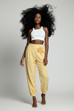 Lade das Bild in den Galerie-Viewer, HOSE `Flower´, citrus
