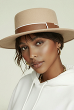 Lade das Bild in den Galerie-Viewer, HUT `Pure Elegance´, caramel
