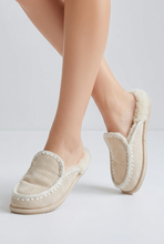 Lade das Bild in den Galerie-Viewer, HAUSSCHUHE `Cozy´, beige

