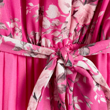 Lade das Bild in den Galerie-Viewer, KLEID Flowers mit Plissee (Maxi), pink
