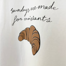Lade das Bild in den Galerie-Viewer, T-SHIRT `Croissants´, weiß
