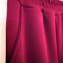 Lade das Bild in den Galerie-Viewer, HOSE `Elegant &amp; Comfy´, burgundy-crème
