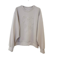 Lade das Bild in den Galerie-Viewer, PULLOVER Sweater `C`est la vie´, beige
