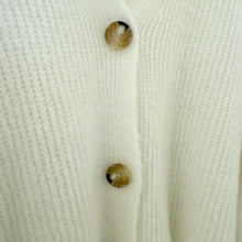 Lade das Bild in den Galerie-Viewer, CARDIGAN `Sweet &amp; Classy´, crème

