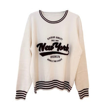 Lade das Bild in den Galerie-Viewer, PULLOVER `New York´, crèmeweiß-burgundy
