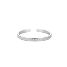 Lade das Bild in den Galerie-Viewer, RING Stripes, silber
