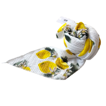 Lade das Bild in den Galerie-Viewer, SCHAL `Lemons´, citrus-weiß

