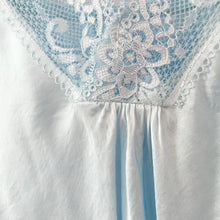 Lade das Bild in den Galerie-Viewer, TOP Silky (Spitzenträger), light blue
