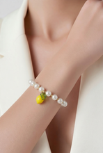 Lade das Bild in den Galerie-Viewer, ARMBAND `Lemon &amp; Pearls´, gold
