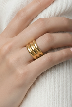 Lade das Bild in den Galerie-Viewer, RING Stripes, gold
