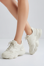 Lade das Bild in den Galerie-Viewer, SNEAKER `Fashionista´, weiß
