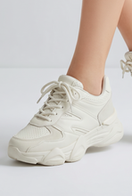 Lade das Bild in den Galerie-Viewer, SNEAKER `Fashionista´, weiß
