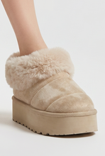 Lade das Bild in den Galerie-Viewer, BOOTS `Comfy &amp; Cozy´, beige
