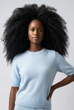Lade das Bild in den Galerie-Viewer, PULLOVER `Smooth´ (Halbarm/Alpaka), baby blue
