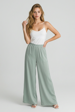 Lade das Bild in den Galerie-Viewer, HOSE `Sporty &amp; Classy´, mint
