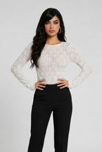 Lade das Bild in den Galerie-Viewer, TOP `Lace´ (weiter Ausschnitt), weiß
