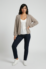 Lade das Bild in den Galerie-Viewer, CARDIGAN `Elegant Piece´ (Alpaka), taupe

