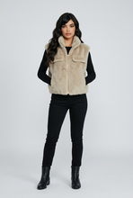 Lade das Bild in den Galerie-Viewer, WESTE `Cozy´, beige
