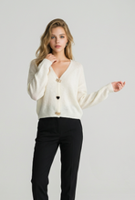 Lade das Bild in den Galerie-Viewer, CARDIGAN `Glam´, crèmeweiß
