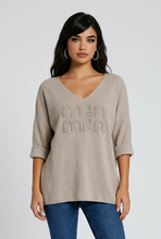 Lade das Bild in den Galerie-Viewer, PULLOVER `Glam Piece´, beige
