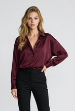 Lade das Bild in den Galerie-Viewer, BLUSE `Classy Basic´, burgundy
