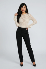 Lade das Bild in den Galerie-Viewer, TOP `Lace Rose´, crème
