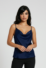 Lade das Bild in den Galerie-Viewer, TOP `Waterfall´, navy blue
