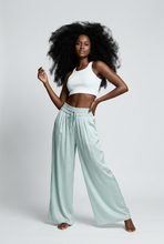 Lade das Bild in den Galerie-Viewer, HOSE Silky (Wide Leg), mint
