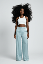 Lade das Bild in den Galerie-Viewer, HOSE Silky Elegance, dusty mint
