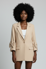 Lade das Bild in den Galerie-Viewer, BLAZER `Bow´, beige
