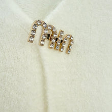 Lade das Bild in den Galerie-Viewer, CARDIGAN `Glam´, crèmeweiß
