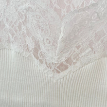Lade das Bild in den Galerie-Viewer, TOP `Elegant Lace´ (ärmellos), weiß
