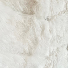 Lade das Bild in den Galerie-Viewer, WESTE `It-Piece´ (FakeFur), weiß
