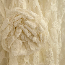 Lade das Bild in den Galerie-Viewer, TOP `Lace Rose´, crème
