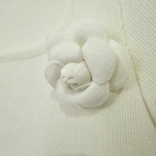 Lade das Bild in den Galerie-Viewer, TOP `Camelia´, weiß
