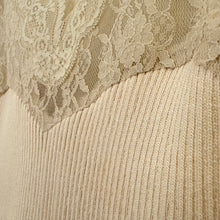 Lade das Bild in den Galerie-Viewer, TOP `Elegant Lace´ (ärmellos), beige
