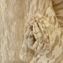Lade das Bild in den Galerie-Viewer, TOP `Lace Rose´, beige
