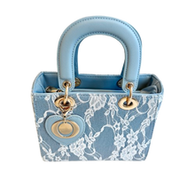Lade das Bild in den Galerie-Viewer, TASCHE `Lace´, baby blue
