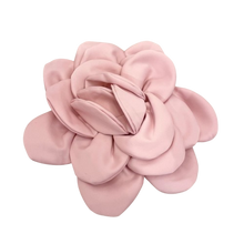 Lade das Bild in den Galerie-Viewer, BROSCHE `Big Couture Camelia´, rosa
